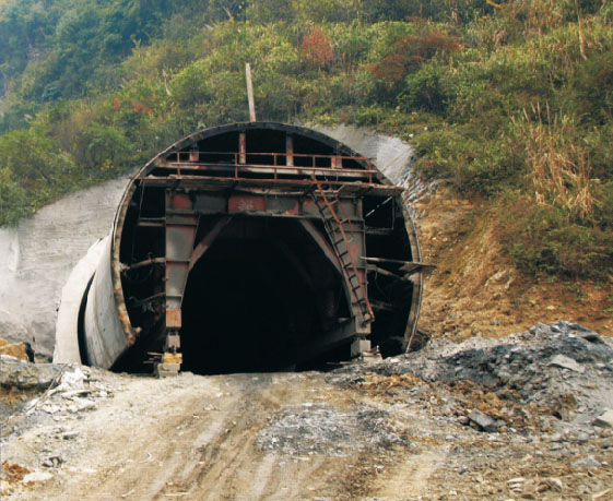 張沅公路三岔隧道二襯處理工程